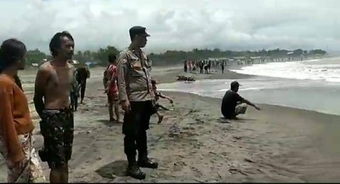 Wisatawan asal Kabupaten Bandung Barat (KBB) hilang tenggelam di perairan Pantai Jayanti, Kecamatan Cidaun, Kabupaten Cianjur, Jawa Barat, Minggu (31/12/2023). Foto: Dok. Istimewa