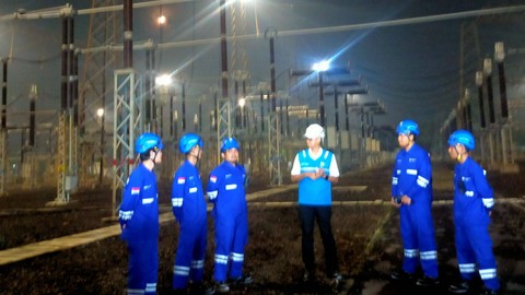 Direktur Utama PT PLN (Persero), Darmawan Prasodjo dalam Posko Siaga Suplai Pengamanan Kelistrikan Hari Raya Natal 2023 dan Tahun Baru 2024, Minggu (31/12/2023). Foto: Ghinaa Rahmatika/kumparan