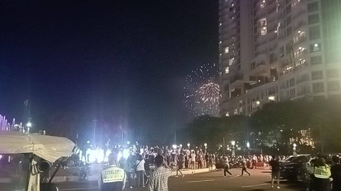 Kemeriahan kembang api pergantian tahun di Ancol, Jakarta Utara, Senin (1/1). Foto: Fadlan/kumparan