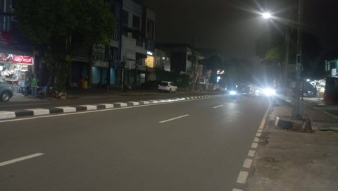Arus lalin di Pos Pengumben, Jakarta Barat lengang usai perayaan pergantian tahun baru 2024. Foto: Fadlan Nuril Fahmi/kumparan