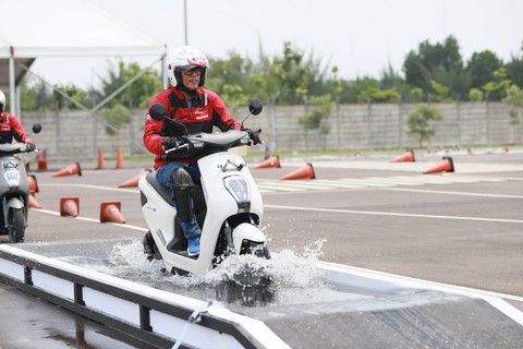 Media first ride motor listrik Honda EM1 e: di Indonesia. Foto: dok. AHM