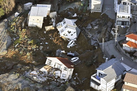 Foto udara kerusakan usai gempa di prefektur Ishikawa, Jepang, Selasa (2/1/2024). Foto: Kyodo/via REUTERS