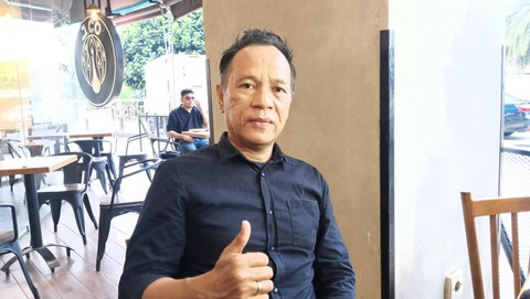 Mantan Gitaris Band Stinky, Ndhank Surahman Hartono saat Ditemui di Kawasan Cinere, Depok, Jawa Barat. Foto: Aprilandika Pratama/kumparan