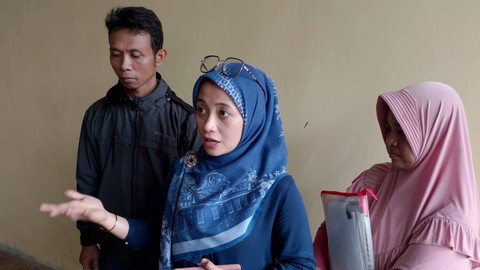 Korban KDRT pegawai BNN Yuliyanti Anggraini saat ditemui di Polres Metro Bekasi Kota. Foto: kumparan