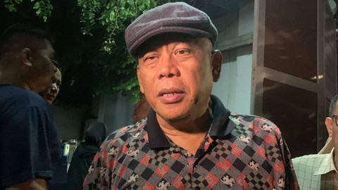 Eggi Sudjana tiba melayat ke rumah duka Rizal Ramli di Jalan Bangka, Jakarta, Selasa (2/1/2023) malam. Foto: Luthfi Humam/kumparan