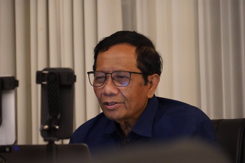Cawapres Mahfud MD saat live TikTok. Foto: Dok. Istimewa
