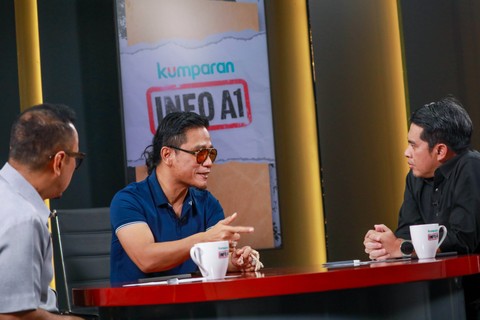 Pemimpin Redaksi kumparan, Arifin Asydhad (kanan), Pakar komunikasi politik, Irfan Wahid atau Ipang Wahid (kiri) dan Gus Miftah di program Info A1 kumparan. Foto: Aditia Noviansyah/kumparan
