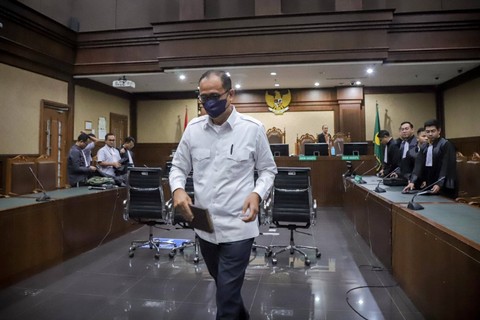 Terdakwa mantan pejabat Ditjen Pajak Kementerian Keuangan, Rafael Alun Trisambodo, hadir dalam agenda sidang putusan di Pengadilan Tindak Pidana Korupsi (Tipikor), Jakarta Pusat, Kamis (4/1/2024). Foto: Jamal Ramadhan/kumparan