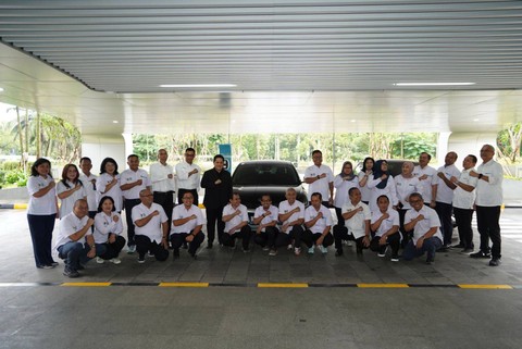 Proses serah terima mobil listrik Hyundai IONIQ 5 yang jadi armada operasional pejabat tinggi Kementerian BUMN. Foto: Dok. Kementerian BUMN