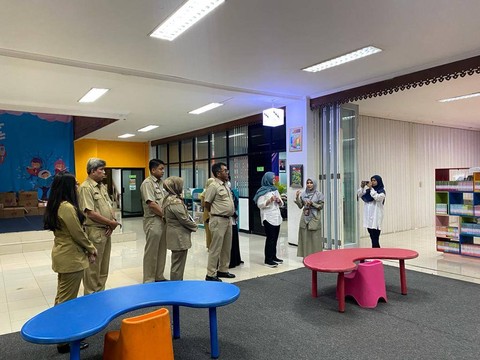 Proses Survei Perpustakaan oleh Asesor Akreditasi Perpustakaan (Dokumentasi Perpustakaan Jakarta Selatan)