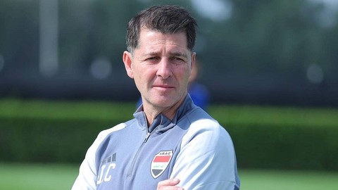 Pelatih Timnas Irak, Jesus Casas, jelang Piala Asia pada Januari 2024. Foto: Iraq FA
