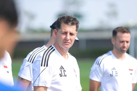 Pelatih Timnas Irak, Jesus Casas, jelang Piala Asia pada Januari 2024. Foto: Iraq FA
