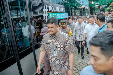 Wali Kota Medan Bobby Nasution saat meluncurkan bus gratis milik Pemko Medan. Foto: Dok. Istimewa