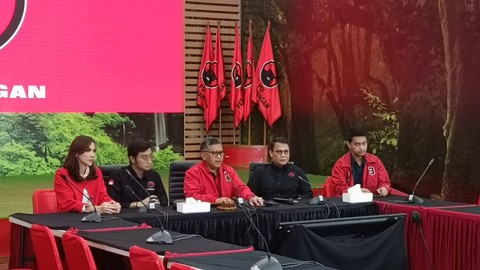 Konpers Sekjen PDIP Hasto Kristiyanto hingga Ketua DPP Ahmad Basarah terkait HUT ke-51 di DPP PDIP, Sabtu (6/1/2023). Foto: Annisa Thahira Madina/kumparan