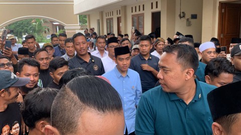 Cawapres nomor urut 2 Gibran Rakabuming Raka sowan ke Pondok Pesantren Al Inaaroh Al Hikam di Cirebon, Sabtu (6/1/2024). Foto: Luthfi Humam/kumparan