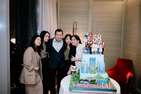 Keluarga Hary Tanoesoedibjo. Foto: Instagram @clarissatanoe