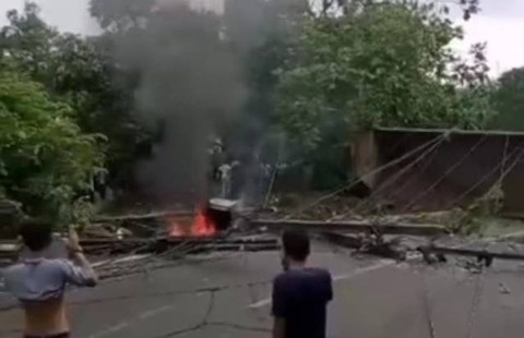 Truk tronton mengalami kecelakaan di Jalan Tanjakan Cibokor, Kecamatan Leuwisadeng, Kabupaten Bogor, Minggu ( 7/1/2023). Dok Istimewa