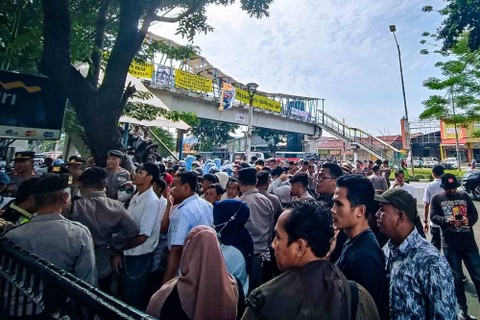 Situasi jelang sidang Haris-Fatiah di PN Jakarta Timur, Senin (8/1/2023).  Foto: Hedi/kumparan