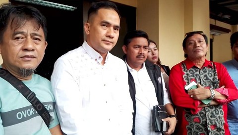 Saipul Jamil dibebaskan Kepolisian Polsek Tambora, Jakarta Barat, Senin (8/1/2023). Foto: Aprilandika Pratama/kumparan