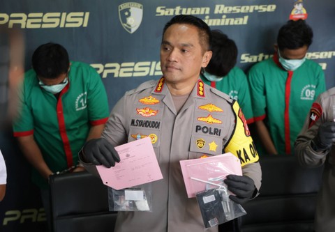 Kapolres Jakarta Barat, M Syahduddi, saat konferensi pers terkait penyalahgunaan narkotika terhadap Ibra Azhari di Polres Jakarta Barat, Jakarta, Senin, (8/1/2023). Foto: Dok. Agus Apriyanto