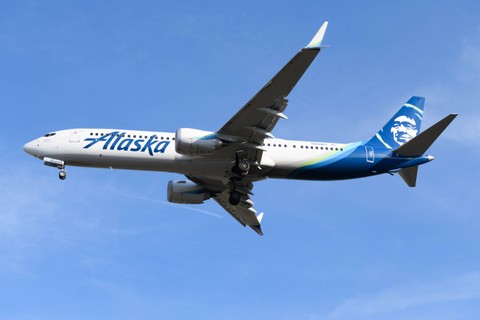 Pesawat Alaska jenis Boeing 737-9 MAX.  Foto: Ian Dewar Photography/Shutterstock
