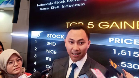 Presiden Direktur PT Adhi Kartiko Pratama Tbk (NICE) Stevano Rizki Adranacus di Gedung BEI, Selasa (9/1/2024).  Foto: Ghinaa Rahmatika/kumparan