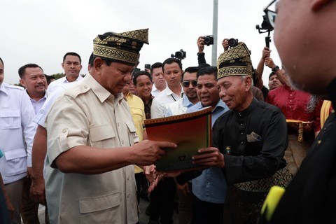 Capres nomor urut 2 Prabowo Subianto saat menghadiri Konsolidasi Relawan Prabowo-Gibran Provinsi Riau, di Gelanggang Remaja Pekanbaru, Selasa (9/1/2024). Foto: Dok. Istimewa