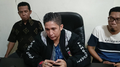 Kuasa hukum Ndhank eks Stinkyi, Firdaus Oiwobo, Ciputat, Tangerang Selatan, Selasa (9/1/2024). Foto: Giovanni/kumparan