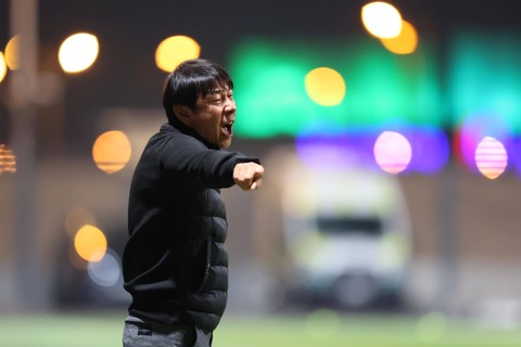 Pelatih Timnas Indonesia Shin Tae Yong dalam laga uji coba kontra Iran di Qatar pada 9 Januari 2024. Foto: PSSI