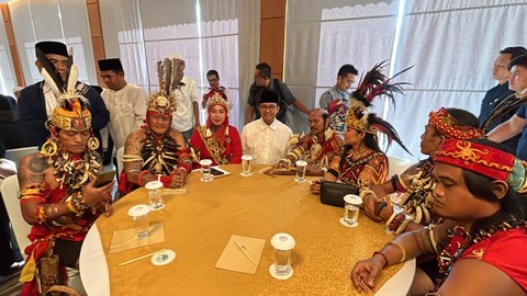 Capres 01 Anies Baswedan berdialog dengan tokoh adat hingga pemuka agama di Samarinda, Kalimantan Timur, Kamis (11/1/2024). Foto: Haya Syahira/kumparan
