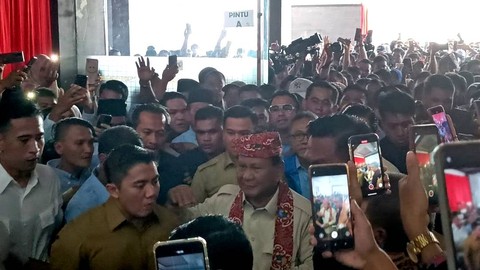 Capres nomor urut 02, Prabowo Subianto, menghadiri konsolidasi relawan Sanak Prabowo Bengkulu, di Gedung Balai Buntar Kota Bengkulu, Provinsi Bengkulu, Kamis (11/1/2024). Foto: Fadhil Pramudya/kumparan