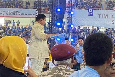 Calon presiden nomor urut 02, Prabowo Subianto menghadiri acara Konsolidasi Partai Koalisi Indonesia Maju, Relawan dan Masyarakat Sumatera di Gor Dispora Pancing, Medan, Sabtu (13/1/2024). Foto: Zamachsyari/kumparan