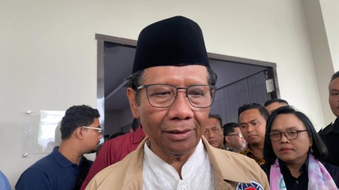 Cawapres nomor urut 03, Mahfud MD usai menghadiri acara Deklarasi Dukungan Ganjar-Mahfud oleh Relawan Mahfud Guru Bangsa di Jatim Expo, Surabaya, Sabtu (13/1/2024). Foto: Dok. Istimewa