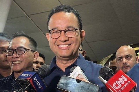 Capres nomor urut 01 Anies Baswedan tiba di Bandara Aji Pangeran Tumenggung Pranoto, Kalimantan Timur, Rabu (10/1/2024). Foto: Haya Syahira/kumparan