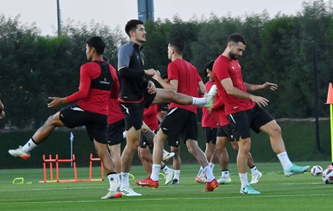 Sejumlah pemain Timnas Indonesia melakukan latihan di Stadion Al Egla 4, Lusail, Qatar, Sabtu (13/1/2024). Foto: Yusran Uccang/ANTARA FOTO 