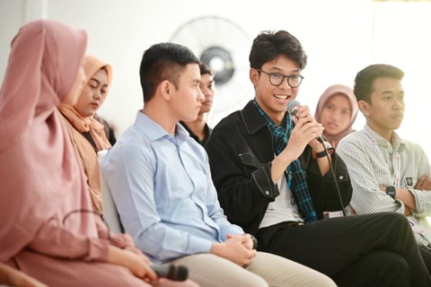 Putra capres nomor urut 3 Ganjar Pranowo, Muhammad Zinedine Alam Ganjar berdiskusi bersama ratusan anak muda dalam acara Sandination: Diskusi Aspirasi Pemuda Banten di Aula SMKN 2, Serang, Banten, Sabtu (13/1). Foto: Dok. Istimewa