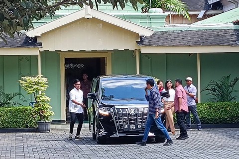 Ketum PSI Kaesang Pangarep usai bertemu Gubernur DIY Sri Sultan HB X di Kepatihan Pemda DIY, Minggu (14/1/2024). Foto: Arfiansyah Panji Purnandaru/kumparan