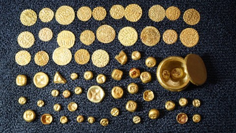 Benda berharga berupa koun emas yang pernah ditemukan di dasar sungai musi Palembang, Minggu (14/1) Foto: abp/urban id