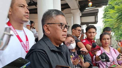 Sekjen PDIP, Hasto Kristiyanto, saat ditemui wartawan usai menghadiri diskusi bersama Generasi Perintis, di Pos Bloc, Jakarta Pusat, Minggu (14/1/2024). Foto: Fadhil Pramudya/kumparan