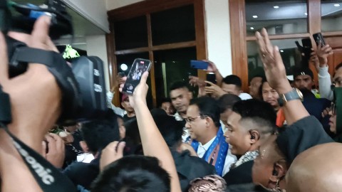 Anies Baswedan tiba di Bandara Internasional Pattimura Ambon, Minggu (14/1). Foto: Hedi/kumparan