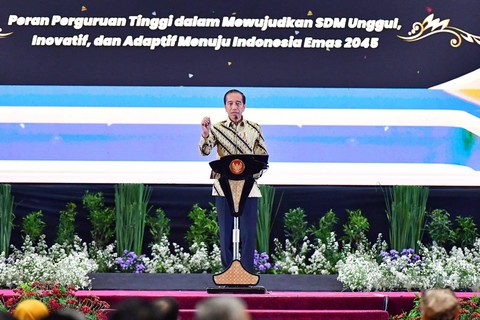 Presiden Jokowi memberikan sambutan pada acara Pembukaan Konvensi XXIX dan Temu Tahunan XXV Forum Rektor Indonesia di Graha Unesa Kampus II, Kota Surabaya, Provinsi Jawa Timur, pada Senin, 15 Januari 2024. Foto: Vico - Biro Pers Sekretariat Presiden