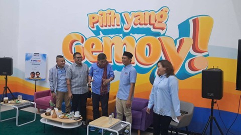 Komandan Tim Kampanye Nasional (TKN) Hukum dan Advokasi (Echo) Prabowo-Gibran, Hinca Pandjaitan, Wakil Komandan Tim Kampanye Nasional (TKN) Prabowo-Gibran Fanta Law, M Rizal Rustam, hingga Luhut Parlinggoman Siahaan di TKN Fanta, Senin (15/1/2024). Foto: Annisa Thahira Madina/kumparan