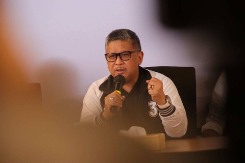 Sekretaris TPN Ganjar-Mahfud, Hasto Kristiyanto, pada konferensi pers di Media Center TPN Ganjar-Mahfud, Menteng, Jakarta Pusat, Rabu (17/1/2024). Foto: Jamal Ramadhan/kumparan