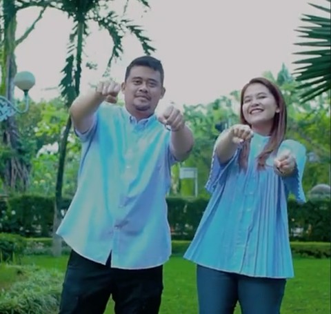 Bobby Nasution dan Kahiyang Ayu joget goyang gemoy paslon 02. Foto: TikTok/@bobbynasution._