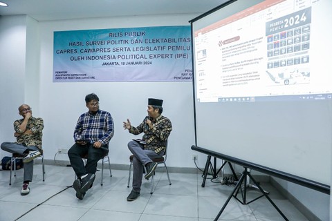 Indonesia Political Expert (IPE) dalam merilis survei terbaru di Jakarta, Kamis (18/1/2024). Foto: Dok. Istimewa