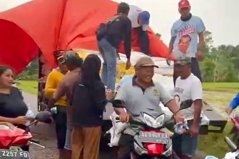 Relawan Prabowo salurkan bantuan 50 Ton pupuk murah. Foto: Dok. Istimewa