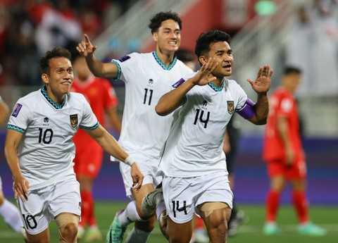 Selebrasi kapten Timnas Indonesia Asnawi Mangkualam saat mencetak gol ke gawang Vietnam di Piala Asia. Foto: Ibraheem Al Omari/Reuters