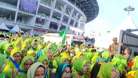 Padatnya kawasan SUGBK saat acara HUT ke-78 NU, massa sempat berdesakan untuk keluar tinggal area lingkar utama Stadion, Sabtu (20/1/2024). Foto: Thomas Bosco/kumparan