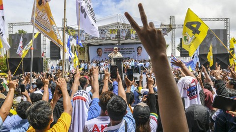Calon presiden nomor urut 2 Prabowo Subianto menyampaikan pidato politik saat menghadiri acara konsolidasi dan silaturahmi relawan Kalimantan di Qubu Resort, Pontianak, Kalimantan Barat, Sabtu (20/1/2024). Foto: ANTARA FOTO/Galih Pradipta