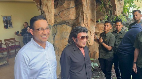 Anies Baswedan dan Rhoma Irama di markas Soneta Record di Kota Depok, Jawa Barat, Sabtu (20/1). Foto: Hedi/kumparan